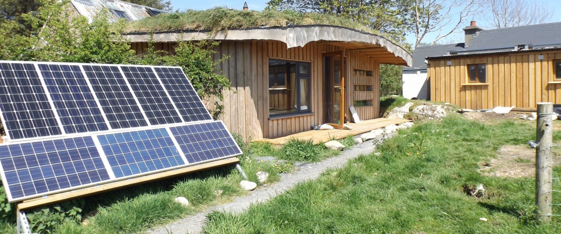 Solar Panels in Ireland: Powering Homes Off-Grid
